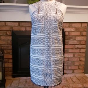 Maggy London gray white jacquard floral shift dres